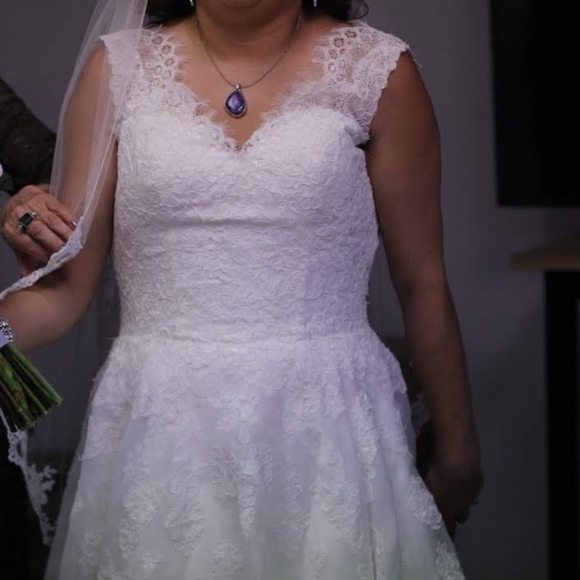 Ivory lace up wedding dress - Picture 12 of 13